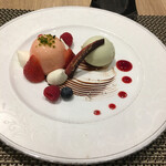 フライヤーズテーブル - デザートも芸術的ですね