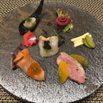 フライヤーズテーブル - 前菜も味と量に圧倒され、ワインとぴったり