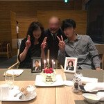 フライヤーズテーブル - 亡くなった妻と親友の奥様もご招待しました。