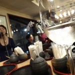 俺の割烹 - 店内、ジャズもやっており。
      ミュージックチャージが300円別途必要ですが、
      たまにこんなジャズが身近で聴けるのもイイんじゃない！？