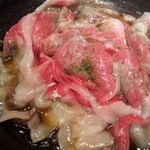 俺の割烹 銀座本店 - 和牛すきやき鍋！！
                                
                                見てください！　すき焼きなのに、このレア感…たまりません♪♪