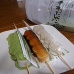 横丁とうふ店 最上川千本だんご - 店内で食べました。