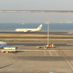 フライヤーズテーブル - 飛び立つ寸前の日航機です