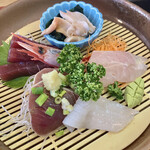 Isuke - イカ、鰹たたき、鯛、甘海老、鮪赤身、つぶ貝