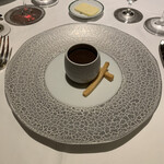 シェ・イノ - 黒トリュフのピューレをかけた温度玉子 2022.9