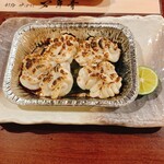 Robata Omoto - タラ白子あったのでおすすめで昆布の絨毯の上に乗せての蒸し焼き＋仕上げの炙り！フレッシュプラス旨味！