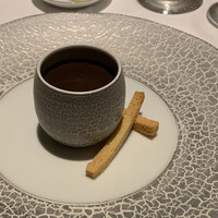 シェ・イノ - 黒トリュフのピューレをかけた温度玉子 2022.9