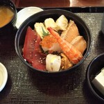 レストランルピナス - 海鮮丼1200円