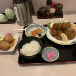 食堂もり川 - 手羽先餃子2本と牡蠣フライ定食