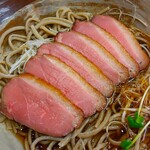 すい庵 - 夏季限定の【自家特製:鴨ロースト使用 冷製鴨なんばん】は、とても美味しかったです。