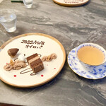 スープとカレー ボンジョルネ - ●デザート
      チョコと栗のケーキ
      カカオのブールドネージュ