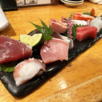 嬉々 わらまさ - 造り盛り合わせ（信州サーモン・ひらめ・しまアジ・鯨さえずり・赤身・サバきずし・三高ぶり・カツオ・茹で蛸）