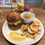 The Burger Stand N’S - チーズバーガー　1,243円(税込)　※ポテト付きです