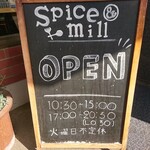 Spice&mill - 入口のボード