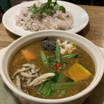 薬膳カレーじねんじょ - 野菜カレー(レギュラーメニュー)¥1530＋五穀米に変更¥50 無料トッピング疲労回復(ヤマイモ・黒ごま)アイスコーヒー