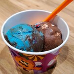 サーティワンアイスクリーム - おかしなオールスターズ スモークカップ490円