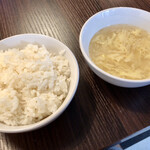 四川居酒屋 パンダ - セットのご飯とスープ