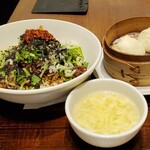 梅梅 - 汁なし和え担々麺（たまごスープ付きます）・豚まんじゅう×2個