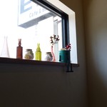 EIN - 店内（窓際かわいい～）