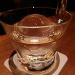 アズバー - ウイスキー　丸氷