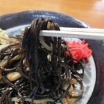 河津屋食堂 - イカ墨を練り込んでいるそう。