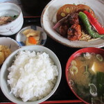 キッチン食堂　城山 - 煮物の炊き合わせ定食　950円　