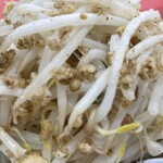 ラーメン もっけだの - 『ニボGニンニク野菜マシマシ』の野菜、揚げ玉