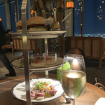 ザ タヴァン グリル＆ラウンジ - 