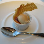 オーグードゥジュール ヌーヴェルエール - デザートその1。パッション・オレンジのクレームビュルレ。