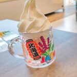 北海道新発見ファクトリー - 料理写真:ミニソフトクリーム(￥300)。
カップは記念に！