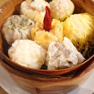 From classics to monthly specials, we have over 15 types of carefully selected shumai