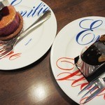 エミリー・フローゲ - ('13/4)ケーキは好きなものをショウウインドウから選べます