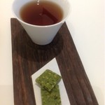 Shizuokashibijutsukammijiamushoppuandokafe - 紅茶＋ほうじ茶＋ウーロン茶  400円