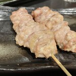 すし酒場 魚あるき - せせりですが、普通とは少し違いますね。肉厚で肥えた鶏なのでしょうか…