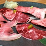 肉と日本酒いぶり - 炙り肉寿司三種盛り合わせ