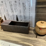 焼鳥エナミ - 卓上(柚子七味、山椒、串入れ)