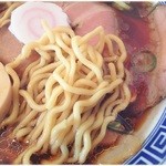 井田商店 - やや太めな麺は濃い口スープと相性ばっちり！