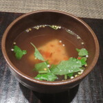 時の宿 すみれ - 肩三角と梅の焼きおにぎり牛骨スープ茶漬け