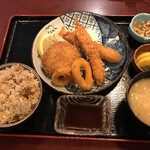 東京つきぢや - ランチ　ミックスフライ定食　きのこご飯に変更