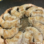 韓国酒場マニモゴ - 豚バラ肉を巻いたエビを 焼いて 好みの味で 頂きます (＊´v`＊)