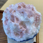 八ヶ岳氷菓店 - いちごみるくのかき氷（小盛り）＋ヨーグルト練乳