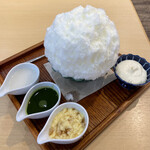 八ヶ岳氷菓店 - よくばりセット（抹茶、餅ソース、プリン）＋自家製の練乳