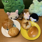 PINO - くるみパン、チーズパン、茄子のボロネーゼ、クリームパン