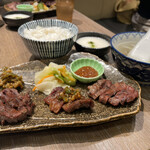 炭焼牛たん東山 - 料理写真: