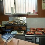 彩りごはん - 注文毎に焼き台で魚を再度炭火で焼いてから詰める