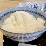 麻布 あみ城 - ご飯が美味しかった♪
            信州佐久の五郎兵衛米を使っているそうですが、生産量が少なく幻の米として高級料亭等で使われているそうです。
            艶々として香り良く粘りもあり、何よりも食べた時の甘みが強く秀逸です！
