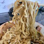 らー麺　Do・Ni・Bo - 平打ちのちぢれ太麺をリフトUP⤴️