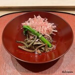 御料理 寺沢 - 丸茄子の揚げ浸しに薇､蔓紫の炊合せ