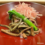 御料理 寺沢 - 丸茄子の揚げ浸しに薇､蔓紫の炊合せ