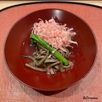 御料理 寺沢 - 丸茄子の揚げ浸しに薇､蔓紫の炊合せ